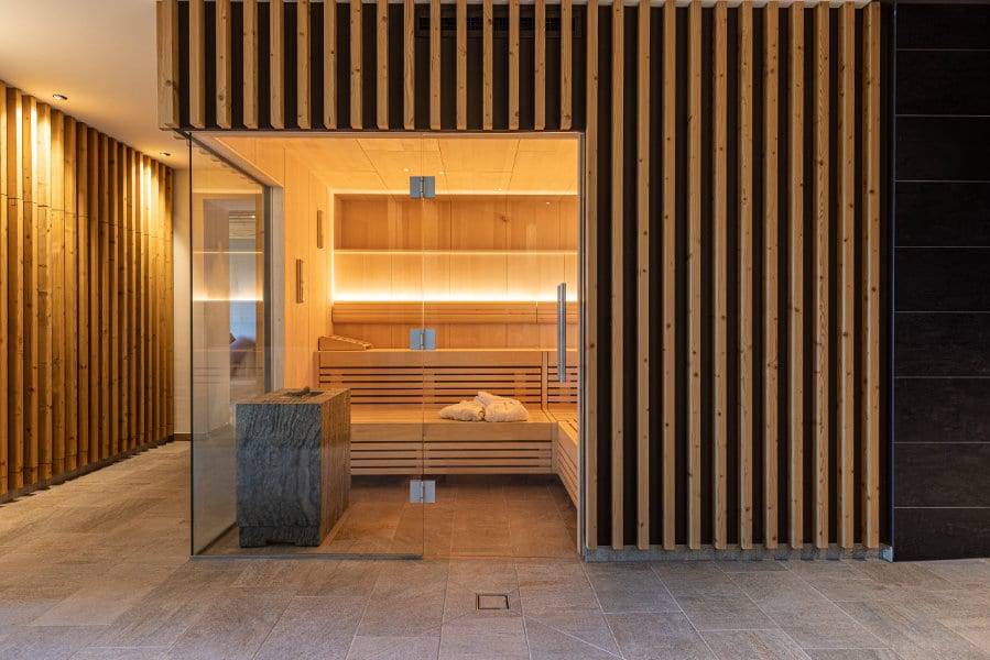 Indoor Spa-Bereich des „Hotel Fischer“ mit Bio-Sauna