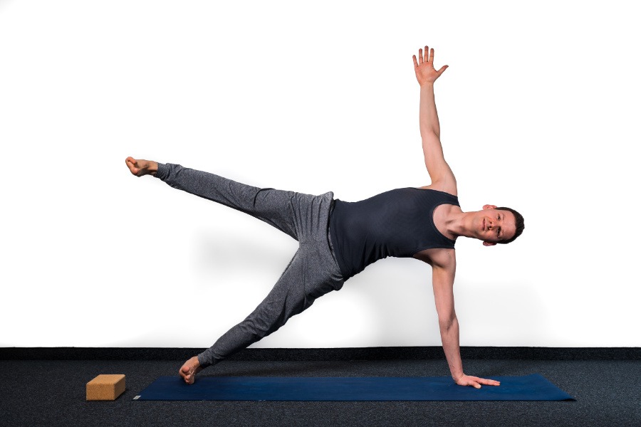 YANG YOGA - Firmenyoga mit Eric Engel